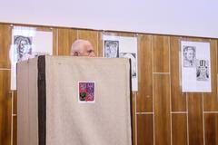 Václav Klaus volí ve druhém kole prezidentské volby