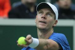 Český tenista Tomáš Berdych ve finále Davis Cupu 2012 proti Španělu Davidu Ferrerovi.