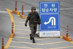 Fotogalerie: Pohledy z korejského Kesongu. Zde spolu pracují lidé, jejichž země jsou ve válečném stavu.