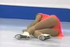 Pády a bolest provází krasobruslení