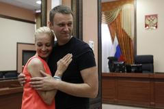 Alexej Navalnyj s manželkou u soudu