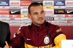 Turci šílí z příjezdu Wesleyho Sneijdera