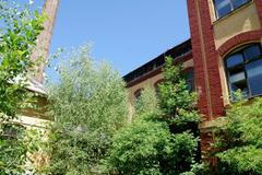 Kanafasy, flanely, oksforty. Příběh textilky