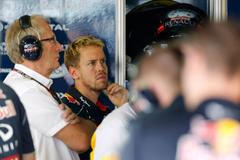 F1, VC Japonska 2013: Sebastian Vettel a Helmut Marko (vlevo), Red Bull