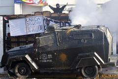 Kvůli násilí při výročí chilského puče zatkla policie 264 lidí