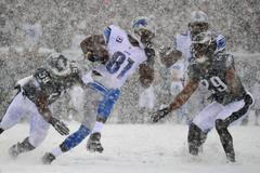 NFL (americký fotbal, sněhová nadílka, Detroit Lions, Philadelphia Eagles)