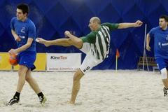 Jan Koller na turnaji v plážovém fotbalu