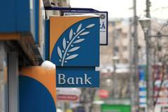 Fotogalerie: Perný den na Kypru. Dnes se tam otevřely zavřené banky. / Rumunsko