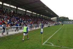 Zaplněná tribuna na fotbale ve Frýdku-Místku