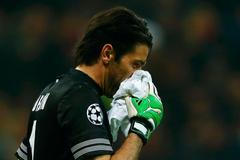 VIDEO Vyloučení Buffona v zápase Juventusu s Laziem Řím