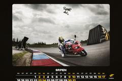 Martin Koreň skáče přes Karla Abrahama