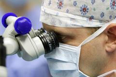 Laserová operace šedého zákalu