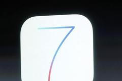 Šéf společnosti Apple Tim Cook představuje iOS7