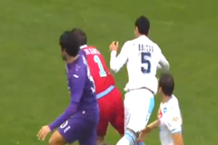 Neplánovaný a nechtěný gól z půlky Fiorentiny proti Neapoli