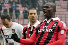 Mario Balotelli se raduje z branky do sítě Palerma