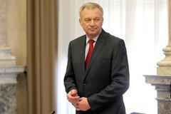 Vlastimil Picek na zasedání vlády