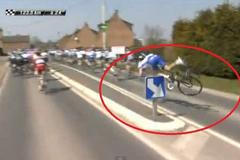 Podívejte se na tvrdý pás Yoanna Offreda na závodě Paříž-Roubaix