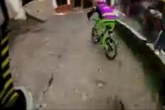 Na kole střemhlav z hory