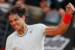 Rafael Nadal slaví vítězství nad Tomášem Berdychem