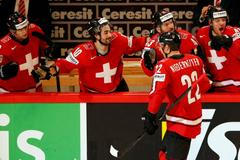 Nino Niederreiter slaví branku v semifinále MS 2013