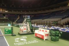 OBRAZEM V Berdychově kůži na lavičce i základní čáře