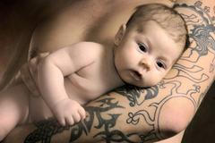 Otec - táta - dítě - mimino- kojenec - rodina - otcovská dovolená