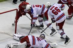 Hokej, Slavia - Lev Praha: Jakub Sklenář - Petri Vehanen (35), Jakub Krejčík (91), Juraj Mikuš (66)