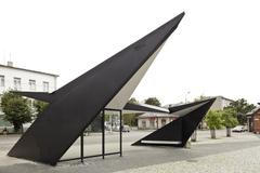 7/12| Fotogalerie:Nechte se uhranout pestrobarevným světem dopravních zastávek