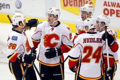 Jiří Hudler (Calgary Flames) v utkání NHL 2013 proti Dallasu Stars