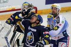 Hokejisté Komety Brno v utkání proti Kladnu během 15. kola Tipsport extraligy 2012/13.