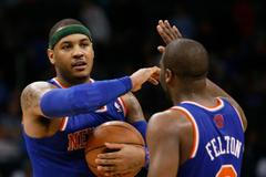 Carmelo Anthony a Ryamond Felton se radují z vítězství Knicks