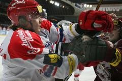 Hokejisté Sparty Praha v utkání proti Mountfieldu během 18. kola Tipsport extraligy 2012/13.