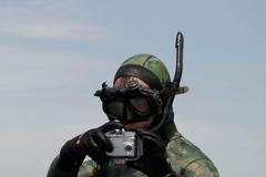 Putin a Medveděv na rybách - Medveděv se chystá potápět