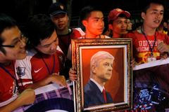 Vietnamští fanoušci šílí z příjezdu Arsenalu do Hanoje (2013)