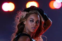 FOTO Krásná Beyoncé, tma a triumf Ravens. To byl Super Bowl