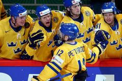 Hokej, MS 2013, Švédsko - Kanada: Fredrik Pettersson slaví vítězný nájezd
