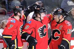 NHL, Calgary Flames: TJ Brodie (7), Roman Červenka (10), Jarome Iginla (12)