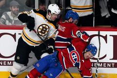 Jaromír Jágr, Brian Gionta, David Desharnais (Montreal, Boston, souboj)