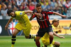 Václav Kadlec v zápase s Borussií Dortmund