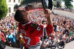 Michael Frolík slaví na Kladně se Stanley Cupem