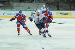 Hokejisté Lva Praha v utkání proti Amuru Chabarovsk v KHL 2012/13.