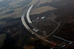 Letem nad Českým středohořím a dálnicí D8