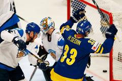 Hokej, MS 2013, Švédsko - Finsko: Henrik Sedin slaví švédský gól na 1:0