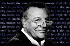 Hvížďala-koment-titul foto