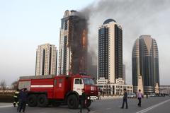 Hořící mrakodrap v Grozném
