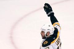 Tak Milan Lucic v prvním finále Stanley Cupu sestřelil Jaromíra Jágra