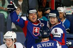 Martin Bartek slaví branku v síti Američanů na MS v hokeji 2013