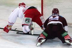 VIDEO Vlastní gól Sičáka při výhodě Sparty