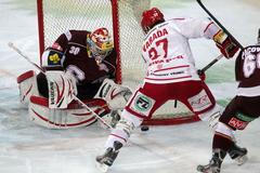 hokejová extraliga, Sparta Praha - Třinec: Michal Neuvirth - Václav Varaďa