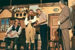 Cimrman zadarmo? Je to kulturní památka, z jednoho díla bychom mohli mít až sto tisíc, říká Smoljak